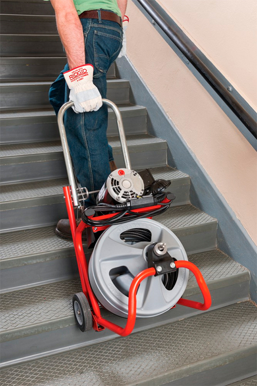 Перемещение прочистной машины барабанного типа Ridgid K-400